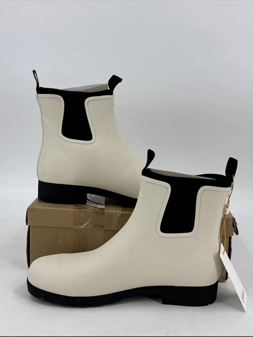 NWT Quince Recycled Waterproof Short Ankle Rain Boots in the color stone